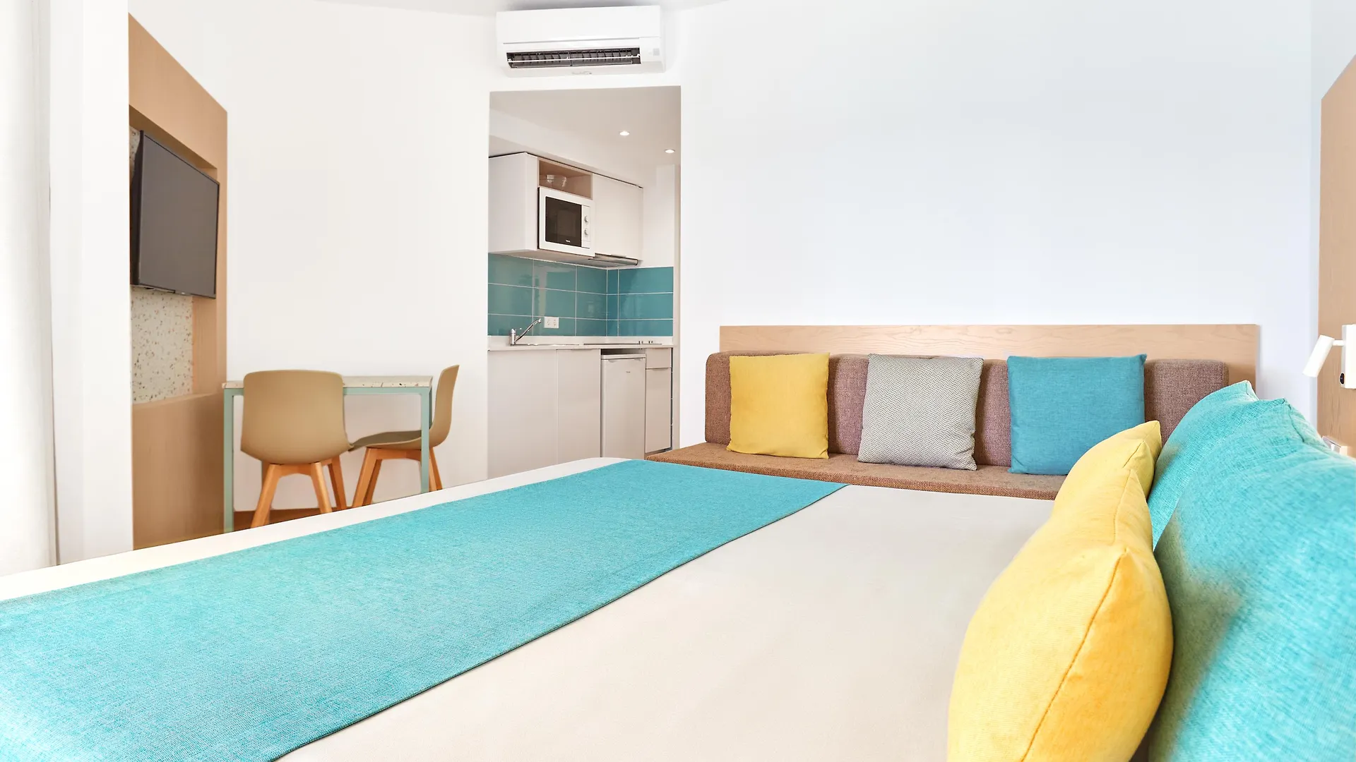 ****  Universal Aparthotel Elisa Playa de Muro  Hiszpania