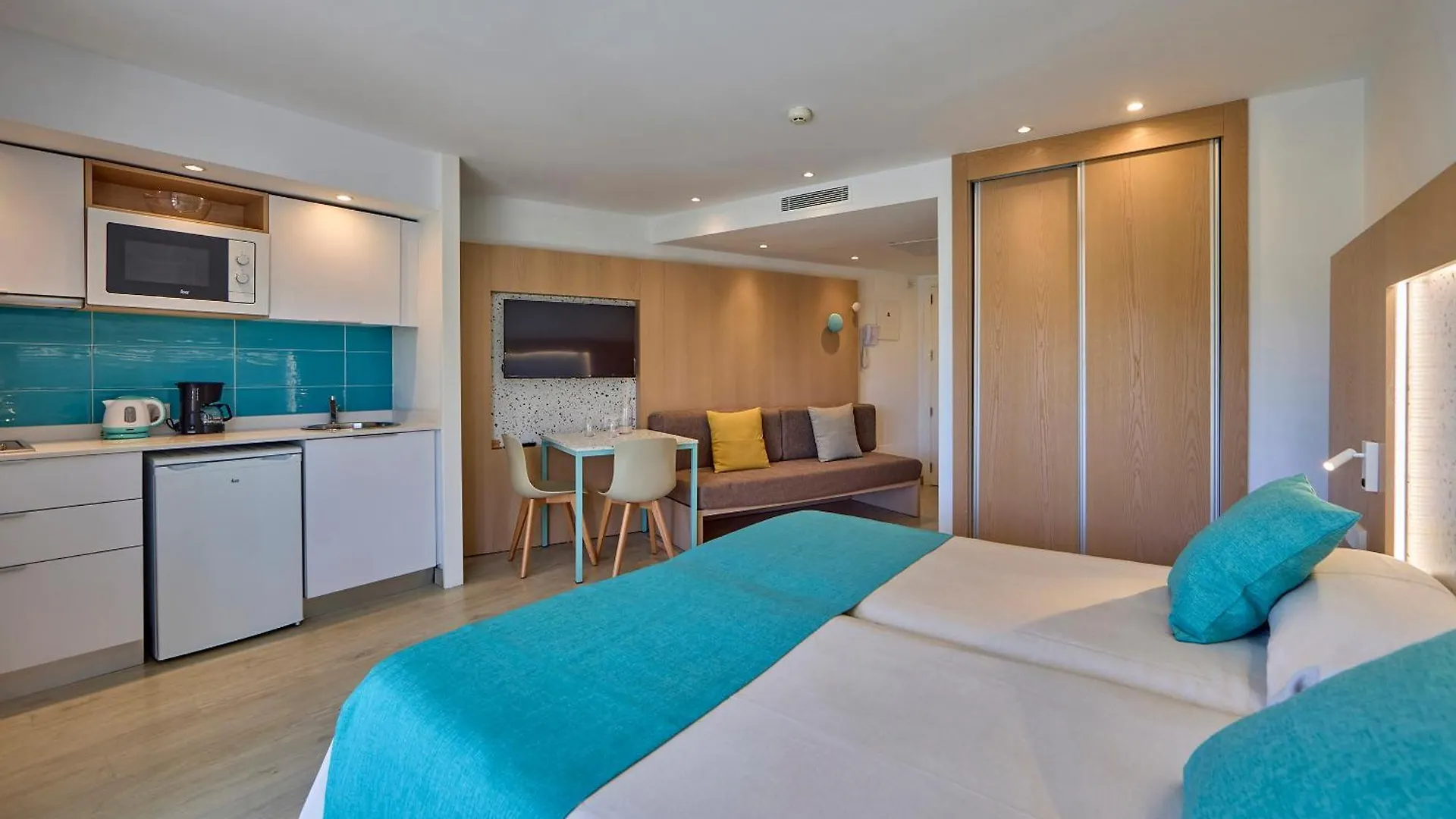 Universal Aparthotel Elisa Playa de Muro