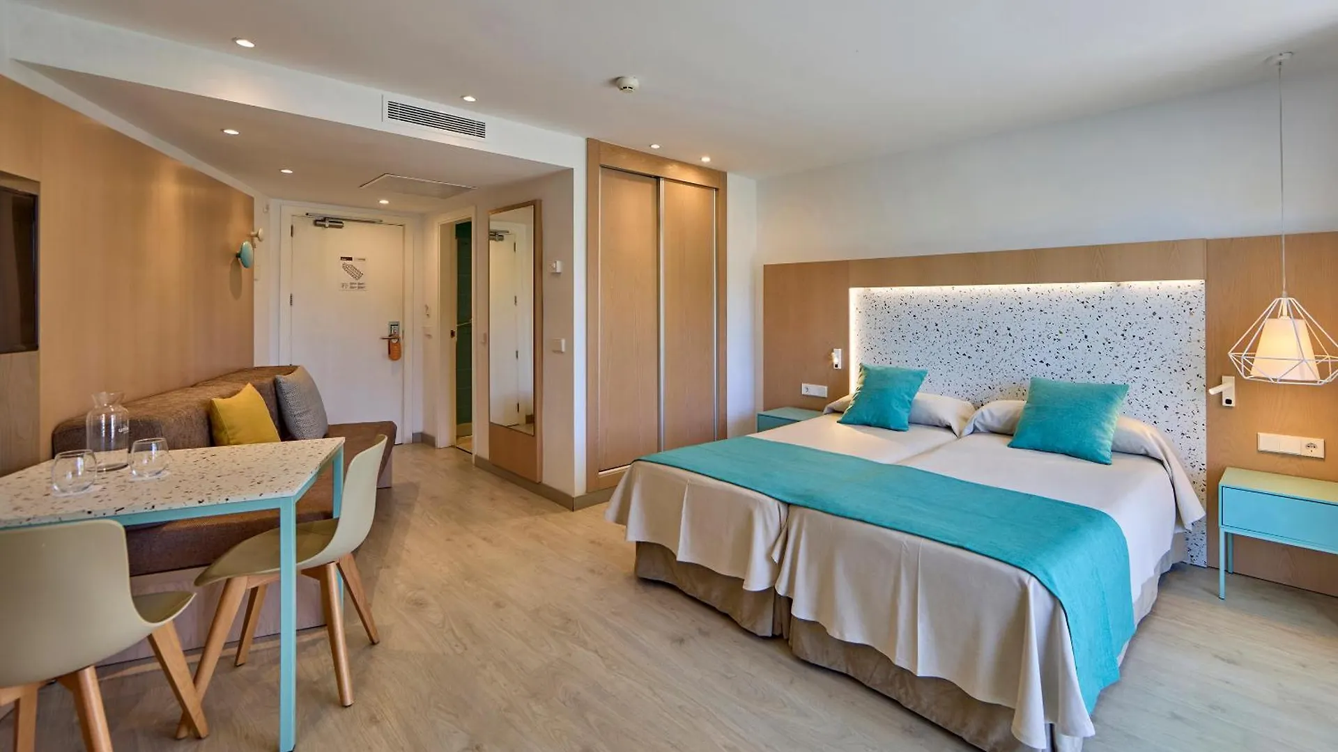 Universal Aparthotel Elisa Playa de Muro   Playa de Muro (Mallorca)