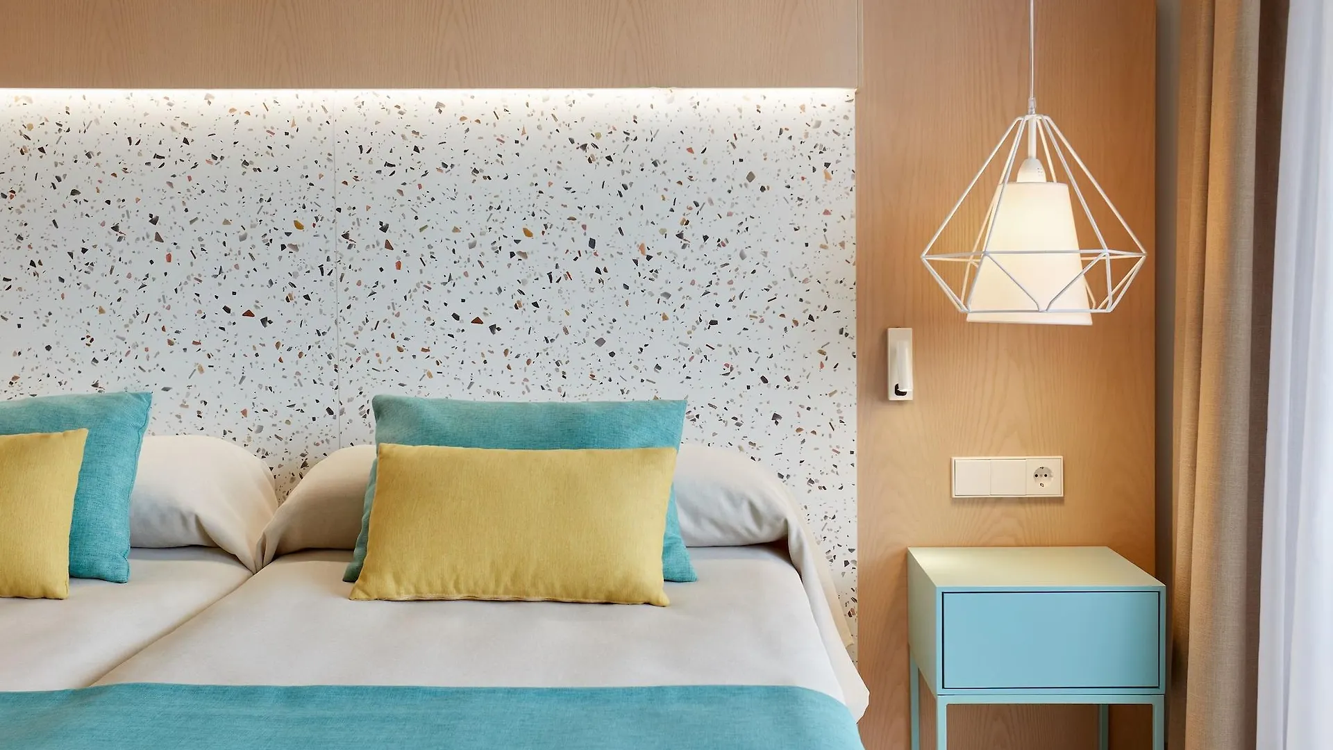 ****  Universal Aparthotel Elisa Playa de Muro  İspanya