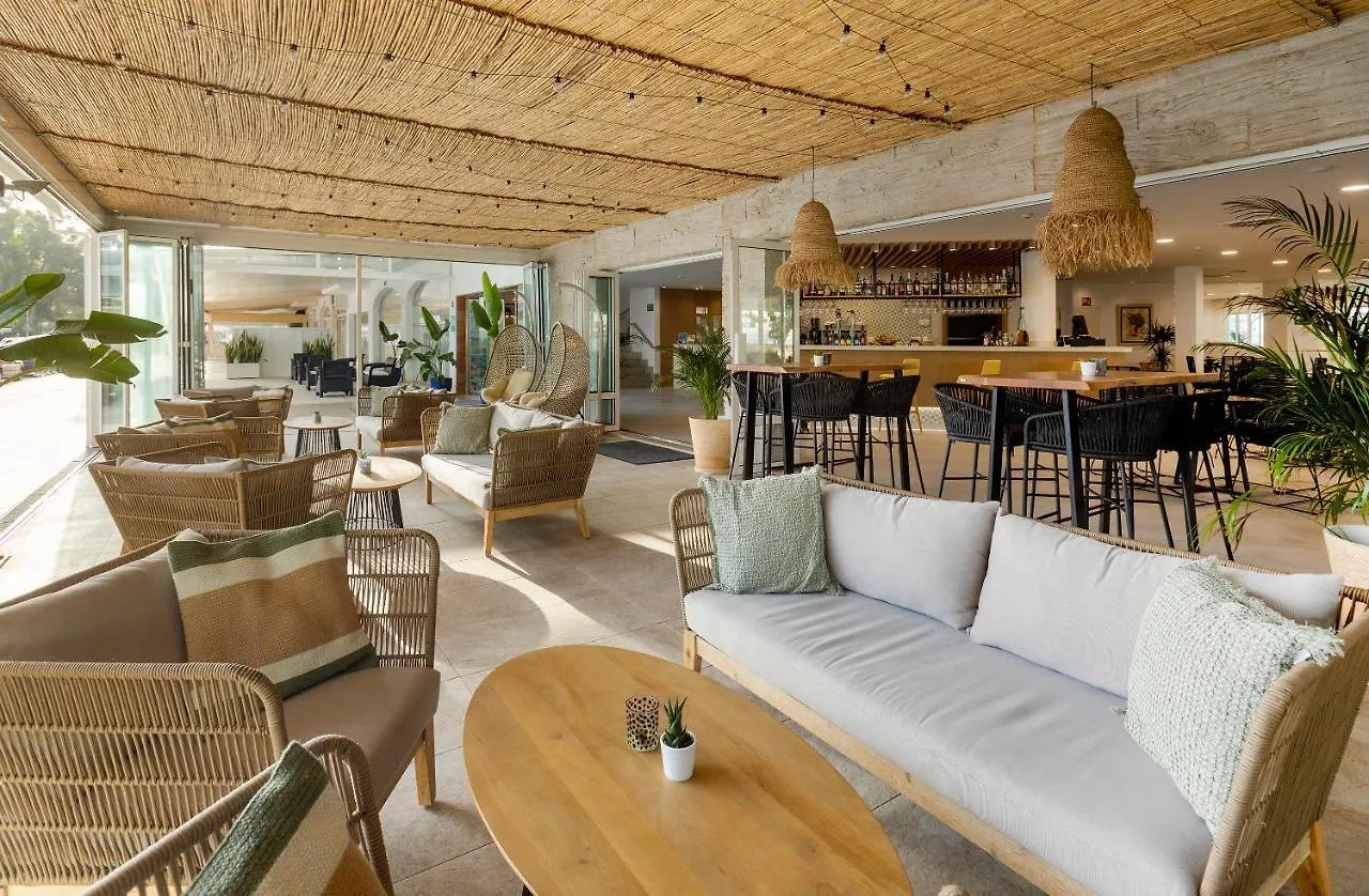 Universal Aparthotel Elisa Playa de Muro  İspanya